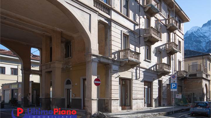 Appartamento con terrazzo in centro ad Aosta