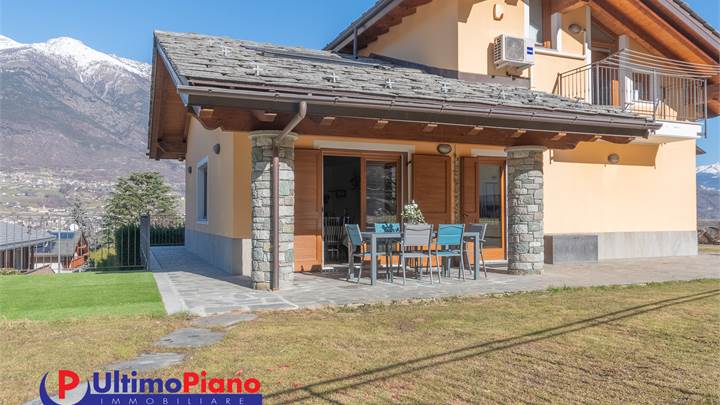 Villa singola a pochi minuti da Aosta