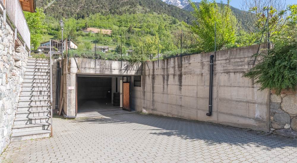 ingresso posti auto e cantine